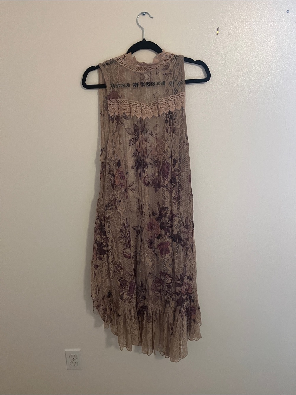 Origami Lace Floral Sheer Vest in Dusty Rose and Mauve Accents - Picture 3 of 4